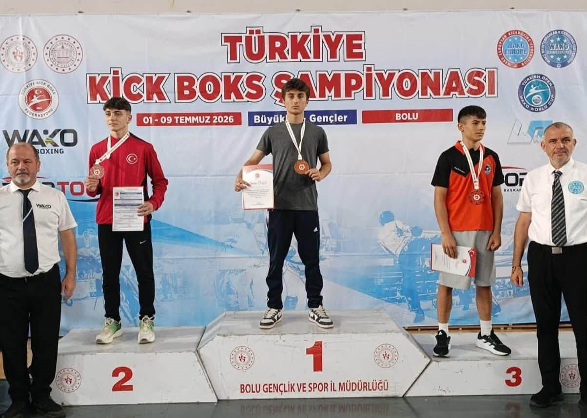 ERZİNCANLI KİCK BOKSÇULARDAN TÜRKİYE ŞAMPİYONASI'NDA BAŞARI