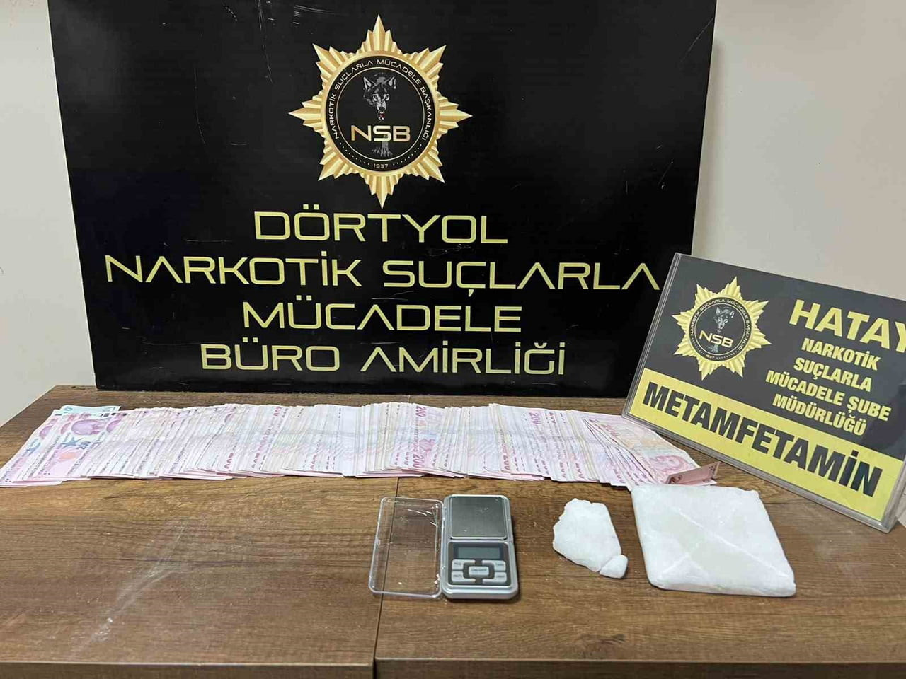 ERZİN’DE 250 GRAM METAMFETAMİN ELE GEÇİRİLDİ, 2 GÖZALTI