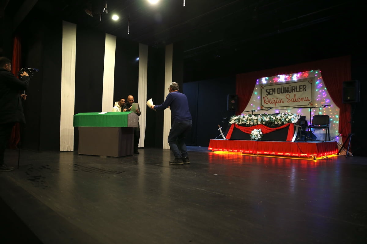 Erzurum Büyükşehir Belediyesi bünyesinde 10 yıl önce kurulan Şehir Tiyatrosu, sahnelediği...