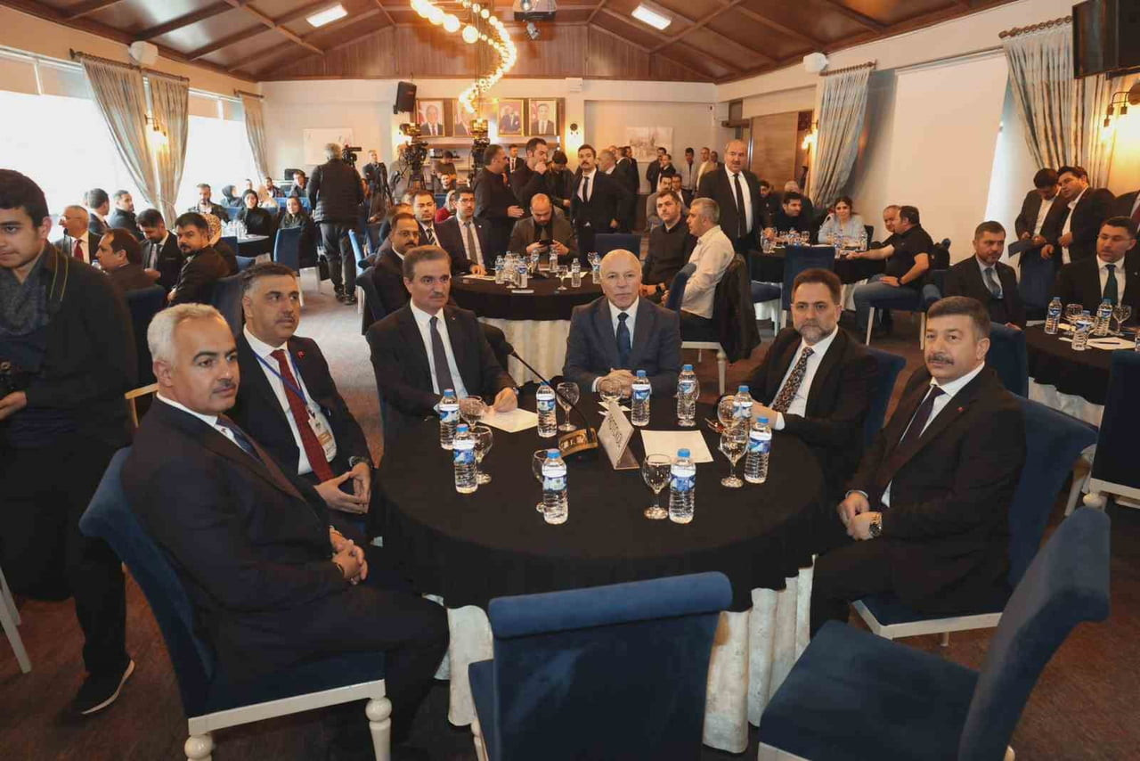 ERZURUM BÜYÜKŞEHİR BELEDİYESİ TARAFINDAN 'DEPREM VE ZEMİN İSTİŞARE' TOPLANTISI DÜZENLENDİ....
