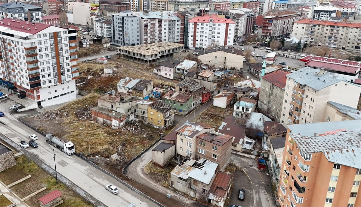 Erzurum Büyükşehir Belediyesinin kentsel dönüşüm çalışmaları kapsamında, 12 yılda 7 bin 500'den...