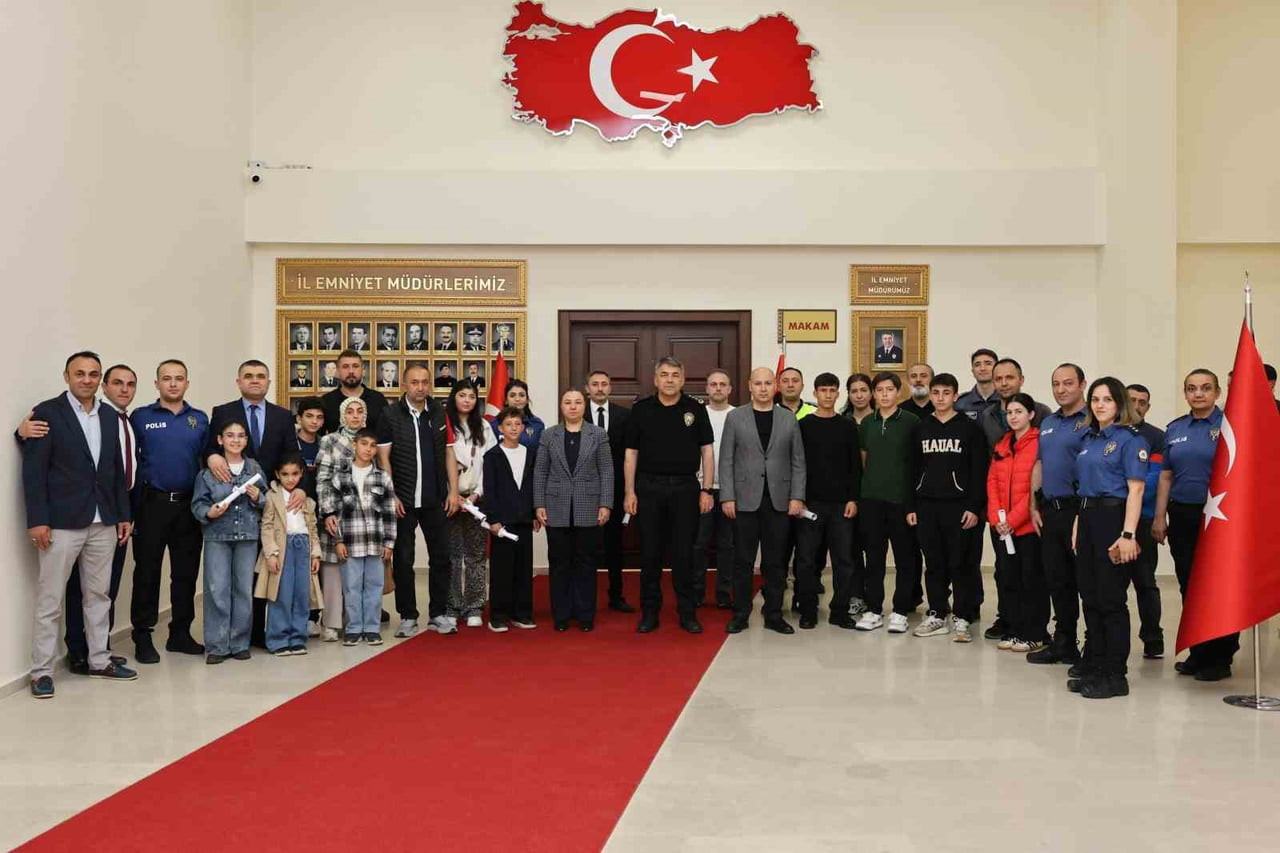 ERZURUM İL EMNİYET MÜDÜRÜ ONUR KARABURUN, "ÇOCUKLAR BİZİM GELECEĞİMİZ, BİZ BİZE YETERİZ" PROJESİ...