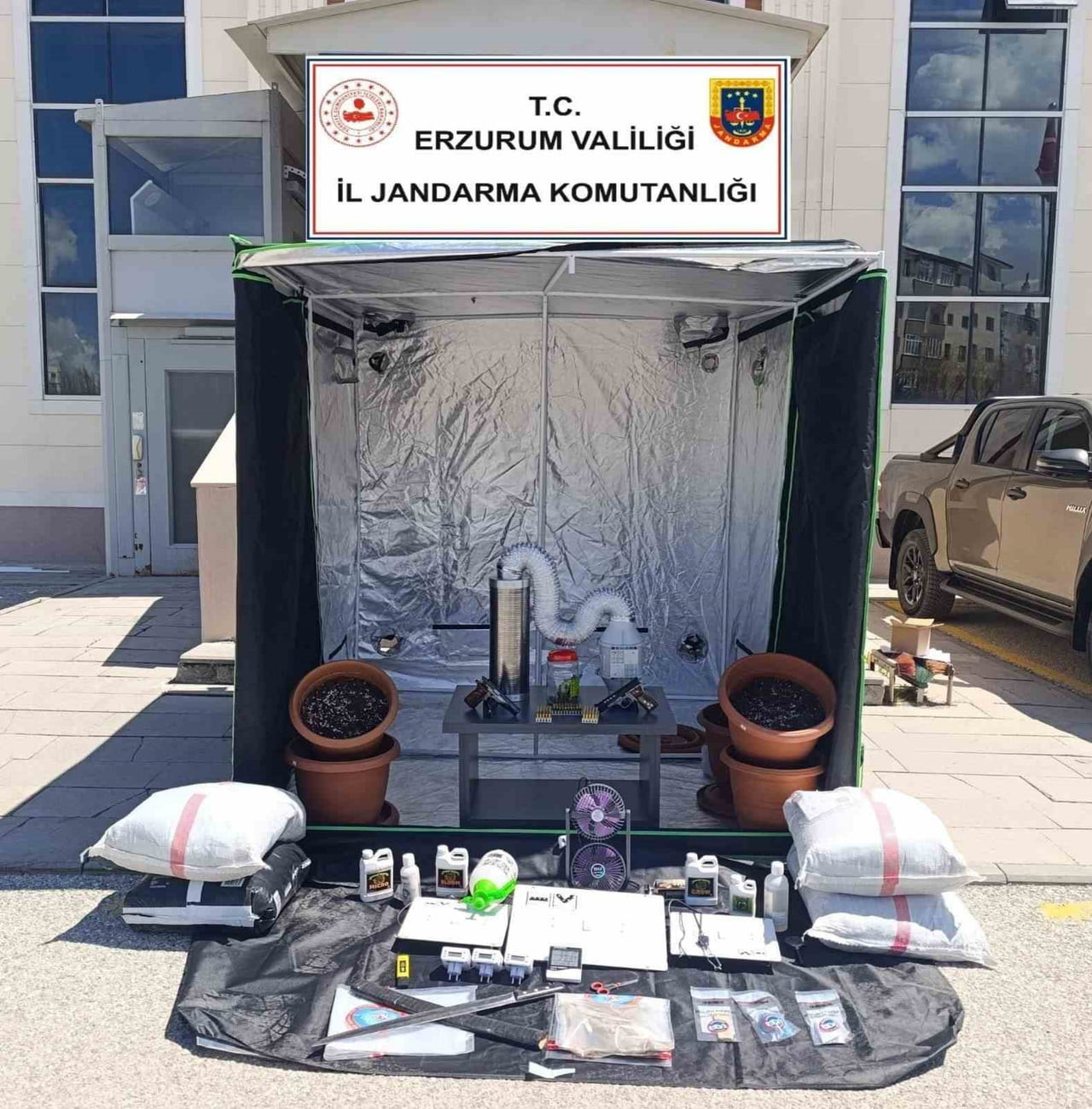 ERZURUM İL JANDARMA KOMUTANLIĞI EKİPLERİ NARKOTİK SUÇLARLA MÜCADELE ÇALIŞMALARINI ARALIKSIZ...