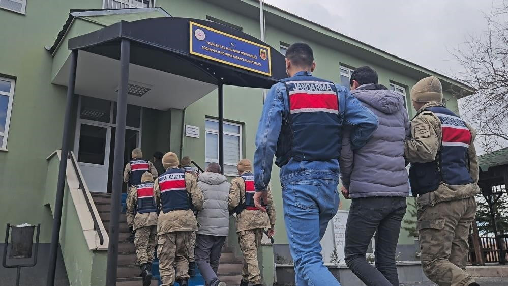 ERZURUM İL JANDARMA KOMUTANLIĞINCA SON BİR AY İÇERİSİNDE 73 DÜZENSİZ GÖÇMEN YAKALANDI.