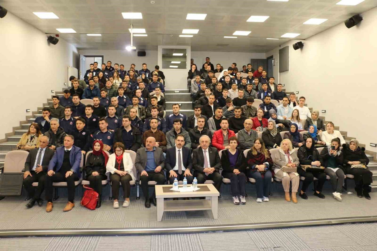 ERZURUM KALKINMA VAKFI (ER-VAK) KADIN KOMİSYONU TARAFINDAN DÜZENLENEN “SAFAHATIN IŞIĞINDA İSTİKLAL...