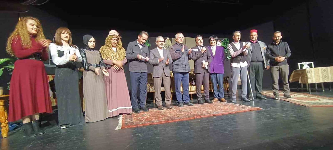 ERZURUM ŞEHİR TİYATROSU “KILIBIK HAYRULLAH” ADLI OYUNLA TÜRKİYE TURNESİNE ÇAKIYOR.