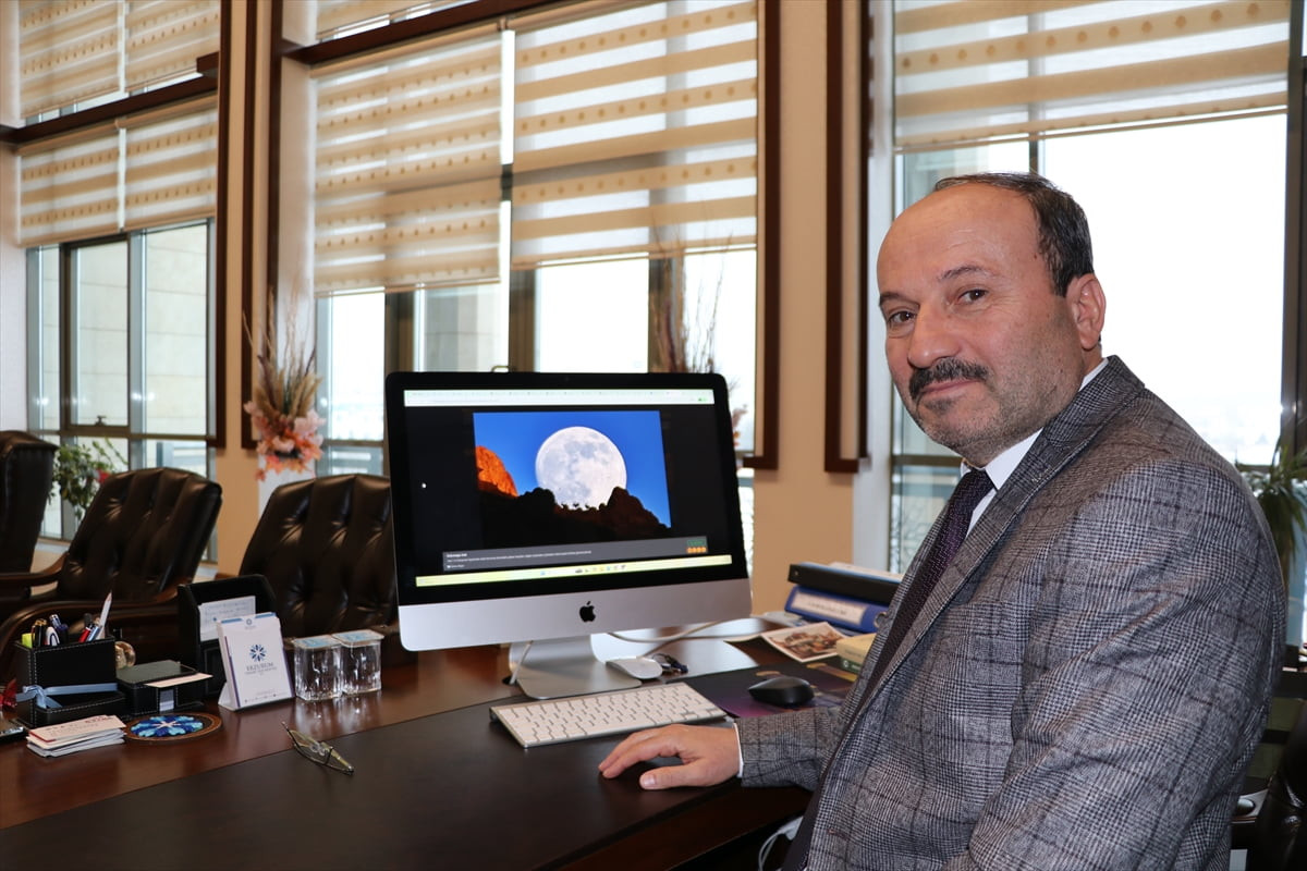 Erzurum Teknik Üniversitesi Rektörü Prof. Dr. Bülent Çakmak, Anadolu Ajansının (AA) gözünden...