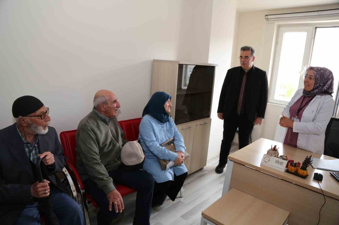 ERZURUM VALİLİĞİ HİMAYESİNDE YÜRÜTÜLEN PROJE KAPSAMINDA, EVDE SAĞLIK HİZMETİ ALAN 80 YAŞ VE ÜZERİ...
