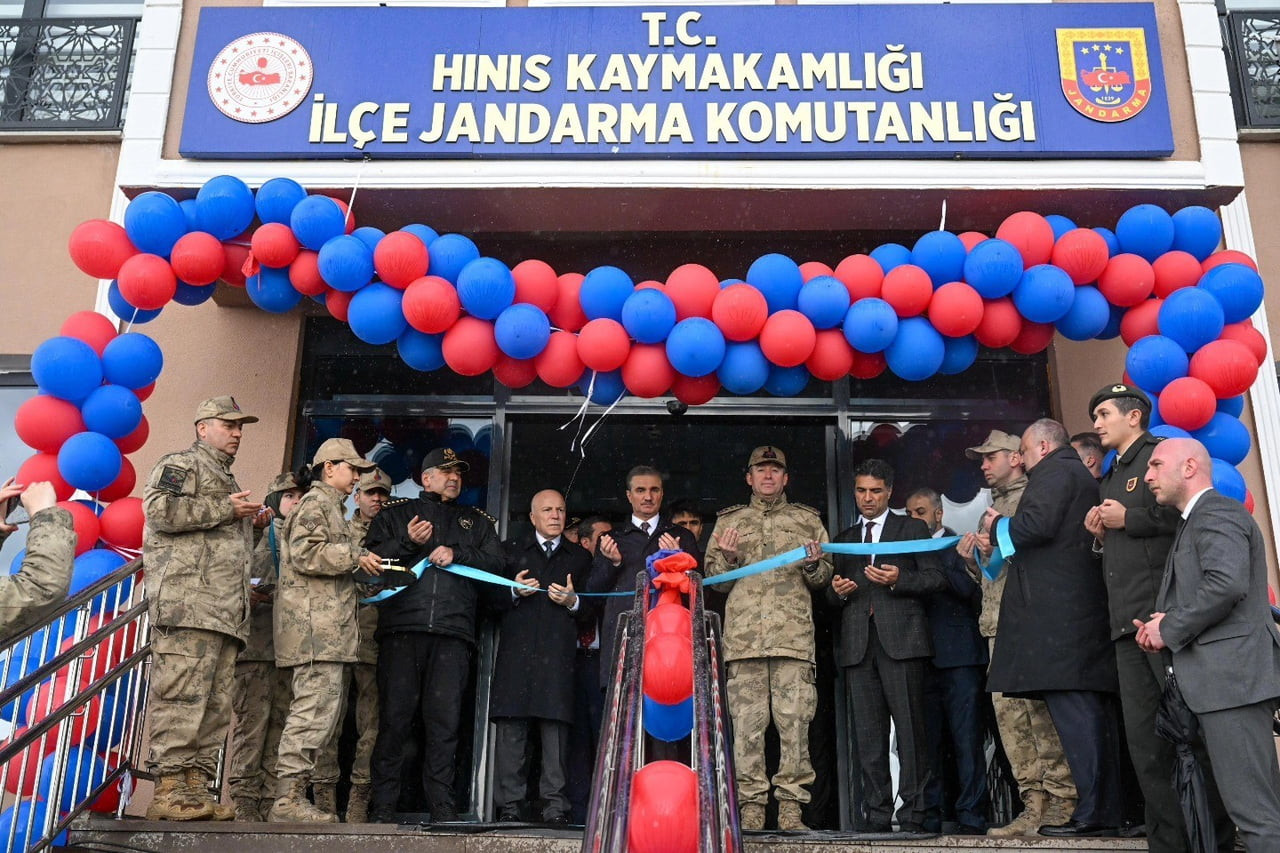 ERZURUM VALİSİ AYDIN BARUŞ, HINIS İLÇESİNDE GERÇEKLEŞTİRDİĞİ PROGRAM KAPSAMINDA BİR DİZİ ZİYARET...