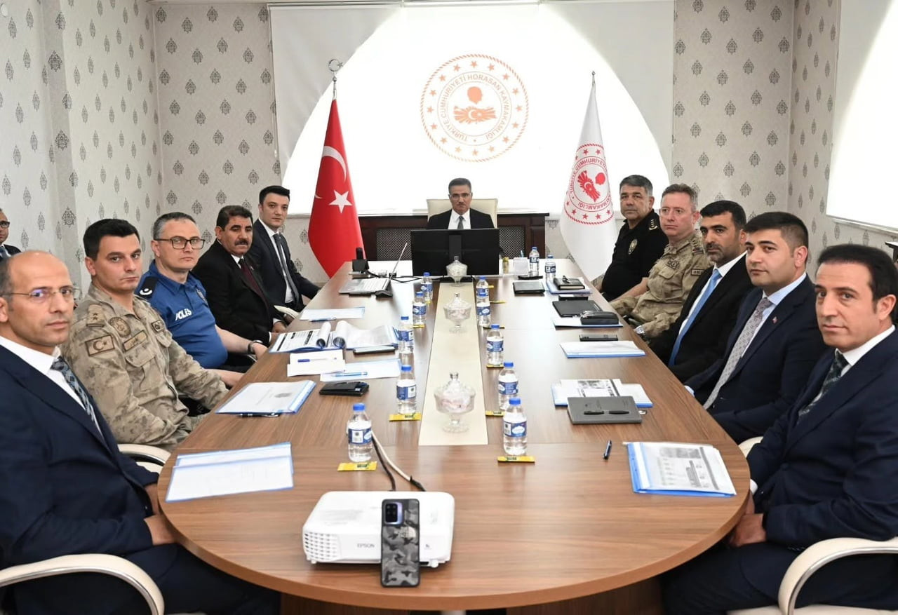 ERZURUM VALİSİ AYDIN BARUŞ, İLÇE ZİYARETLERİ KAPSAMINDA HORASAN İLÇESİNDE BİR DİZİ ZİYARET VE...