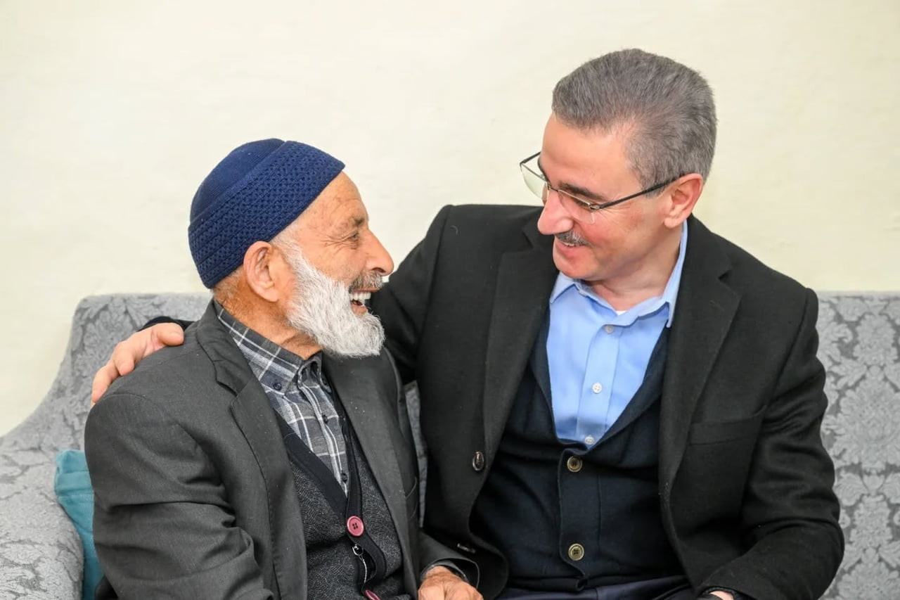 ERZURUM VALİSİ AYDIN BARUŞ, KÖKLÜ DEĞERLERİN TEMSİLCİSİ OLAN BÜYÜKLERLE BİR ARAYA GELMEYE VE...