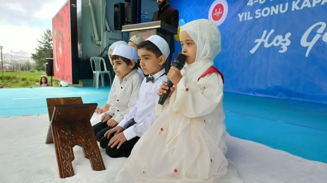 ERZURUM YAKUTİYE İLÇE MÜFTÜLÜĞÜ TARAFINDAN DÜZENLENEN 4-6 YAŞ KUR’AN KURSLARI YIL SONU KAPANIŞ...
