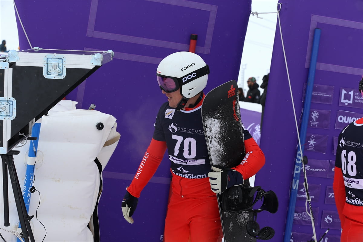 Erzurum'da, 15 farklı ülkeden 300 sporcunun katılımıyla FIS SBX Snowboard Dünya Kupası başladı....
