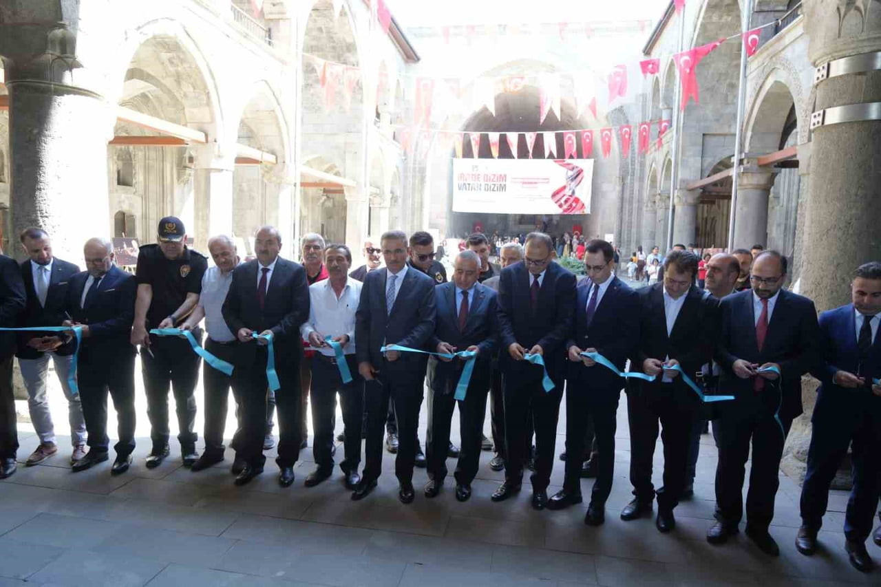 ERZURUM'DA 15 TEMMUZ DEMOKRASİ VE MİLLİ BİRLİK GÜNÜ ETKİNLİKLERİ KAPSAMINDA DÜZENLENEN "15 TEMMUZ...