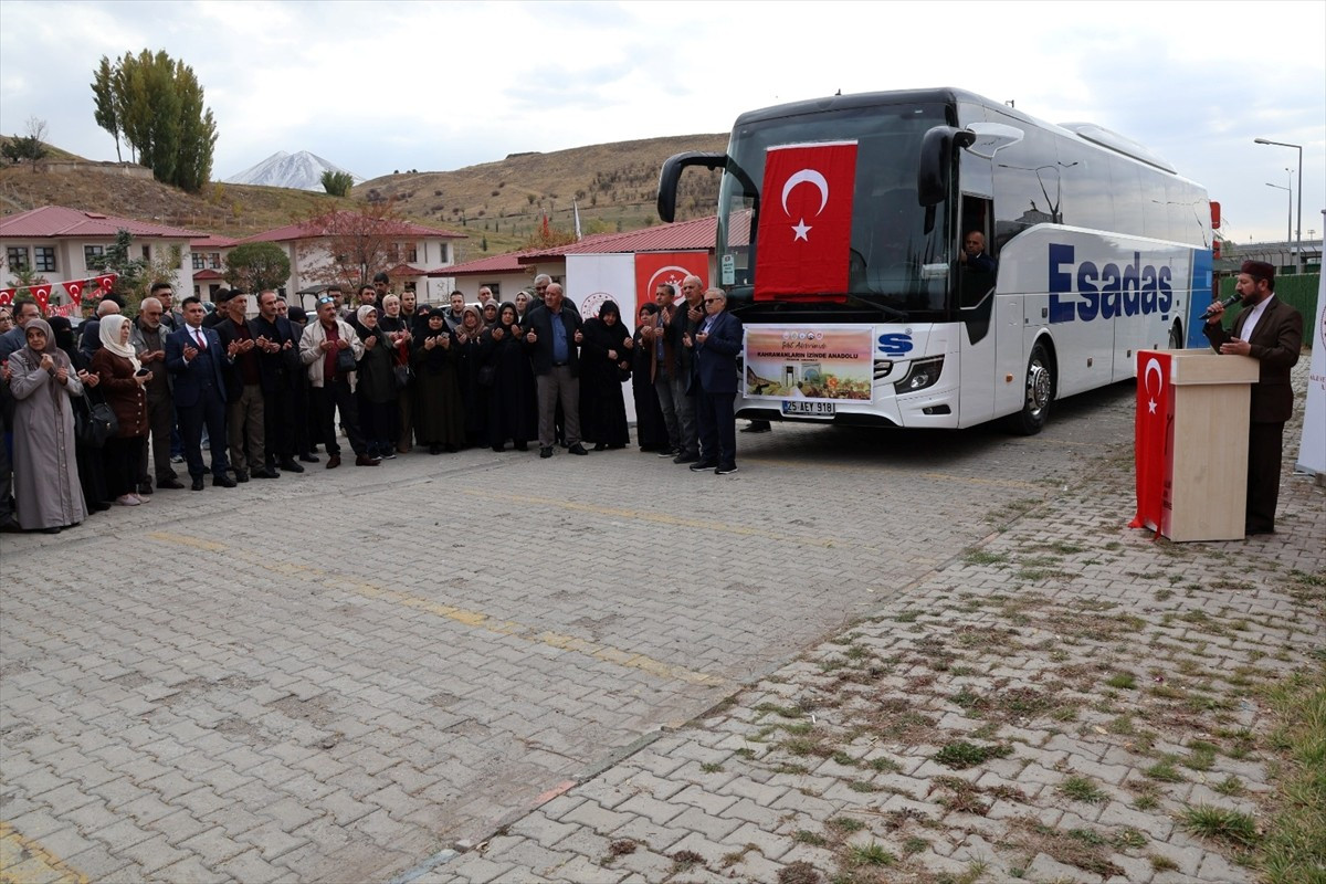 Erzurum'da 36 şehit yakını "Kahramanların İzinde Anadolu" projesi kapsamında dualarla Çanakkale'ye...