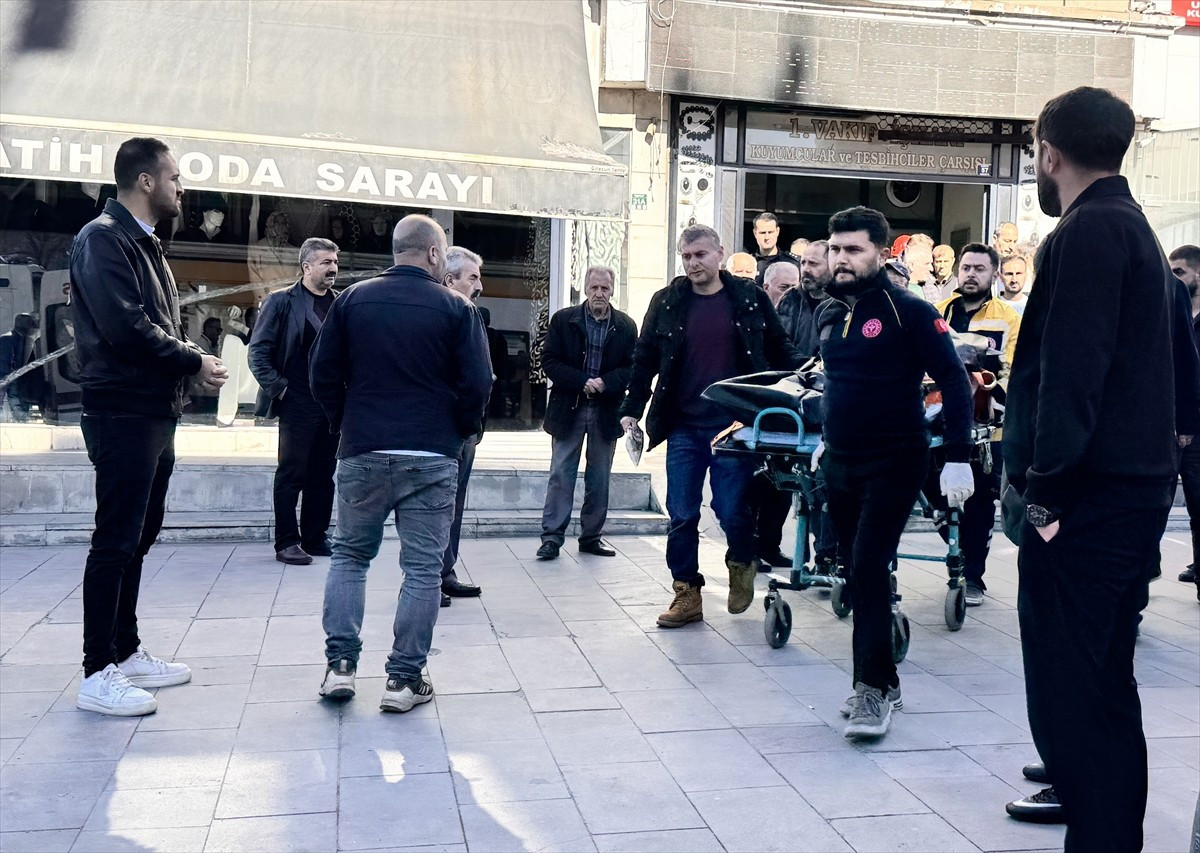 Erzurum'da bekçilik yapan kişinin cansız bedeni iş hanının tuvaletinde bulundu.