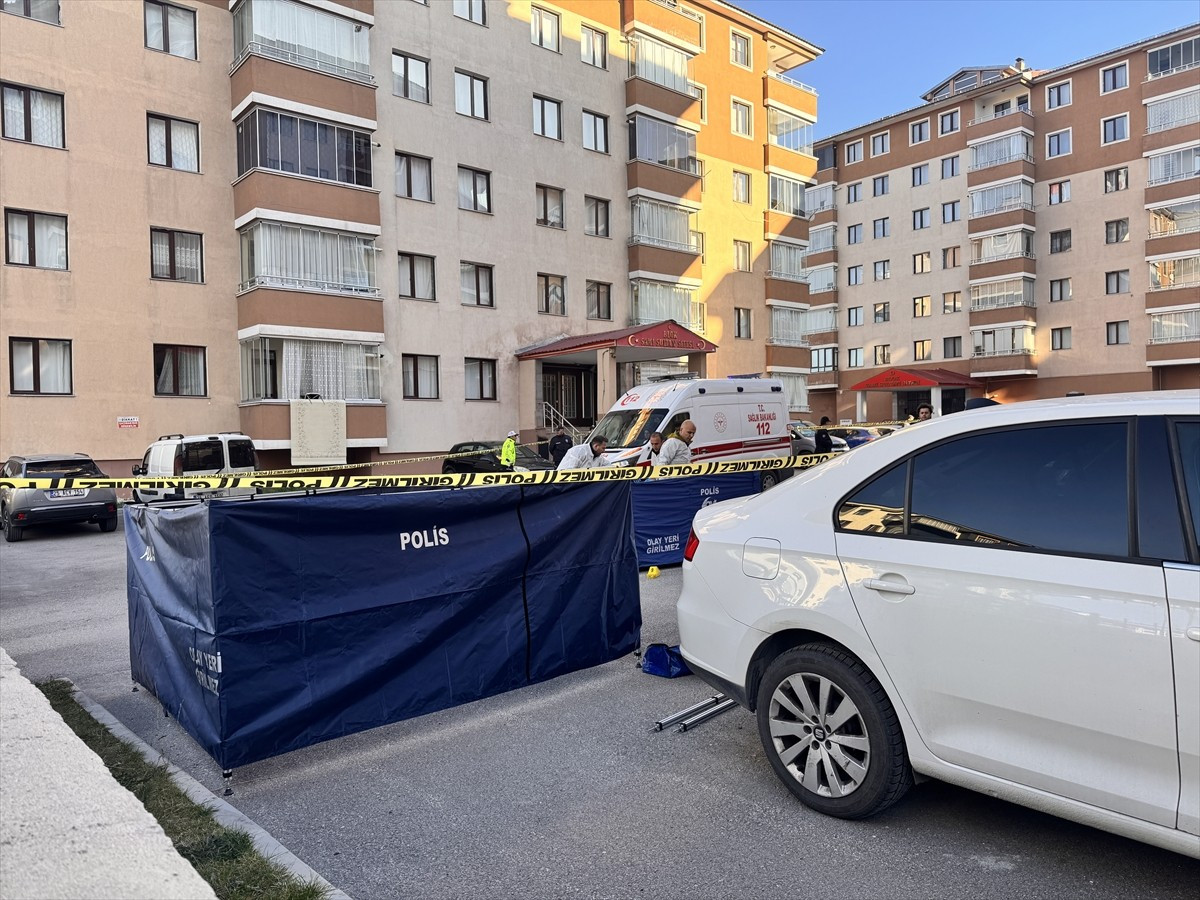 Erzurum'da bir kişi tartıştığı kadını silahla öldürdükten sonra intihar etti. Cenazeler...