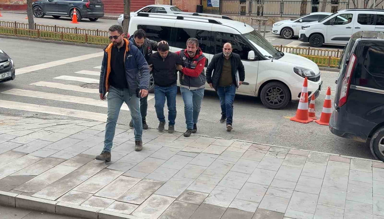 ERZURUM'DA BİR KİŞİNİN HAYATINI KAYBETTİĞİ, BİR KİŞİNİN DE YARALANDIĞI SİLAHLI SALDIRI OLAYLARINA...