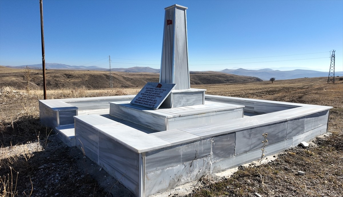 Erzurum'da bulunan şehitliklerde bakım, onarım ve yenileme çalışmaları tamamlandı. Çalışmalar...