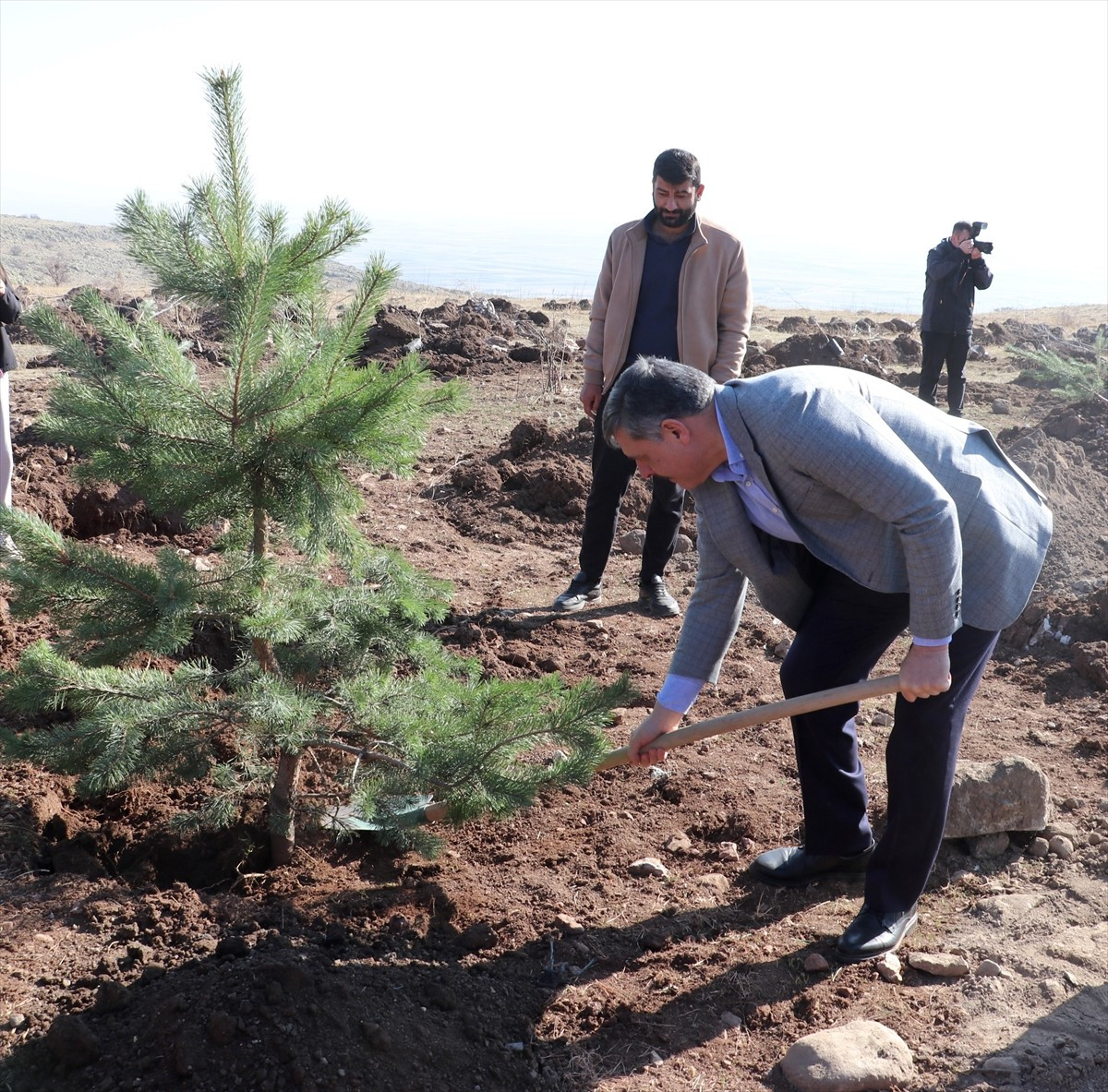 Erzurum'da, Çobandede Tabyası'nda yapılan bayrak tepesi, yamaç paraşütü etkinlikleriyle turizme...