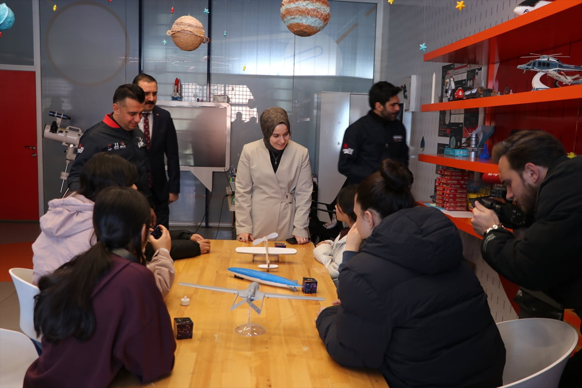 Erzurum'da devlet koruması altındaki çocuklar, ara tatillerini Bilim Erzurum'da düzenlenen Kış...