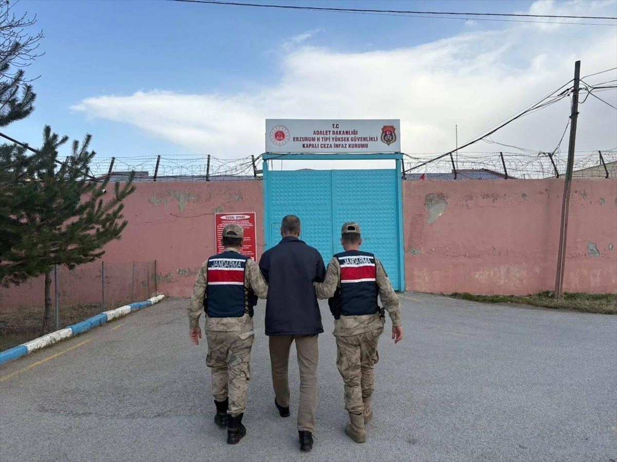 Erzurum'da, Fetullahçı Terör Örgütü'ne (FETÖ) üye olma suçundan aranan ve hakkında 6 yıl 3 ay...