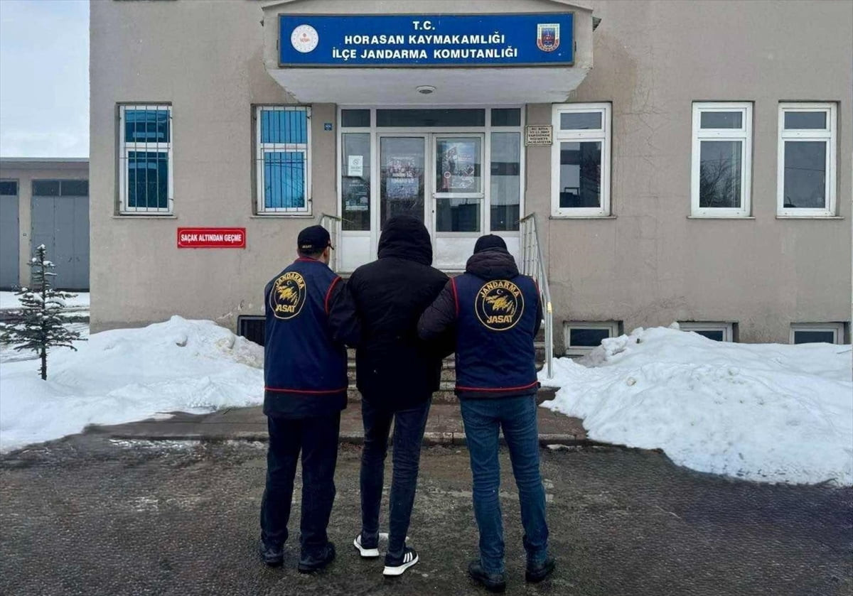 Erzurum'da hakkında 30 yıl 8 ay 15 gün kesinleşmiş hapis cezası bulunan firari hükümlü yakalandı....