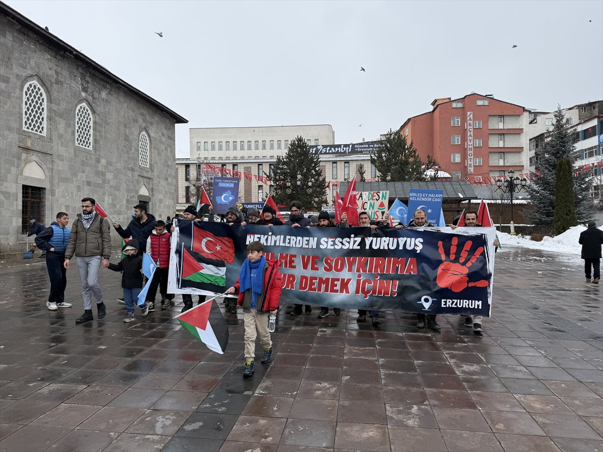 Erzurum'da hekimler ve sağlık çalışanları, İsrail'in Gazze'ye yönelik saldırılarını protesto etmek...