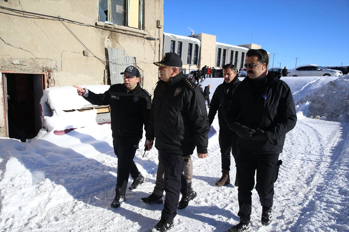 Erzurum'da İl Emniyet Müdürlüğü ile Büyükşehir Belediyesinin ortak çalışmasıyla, suça zemin...