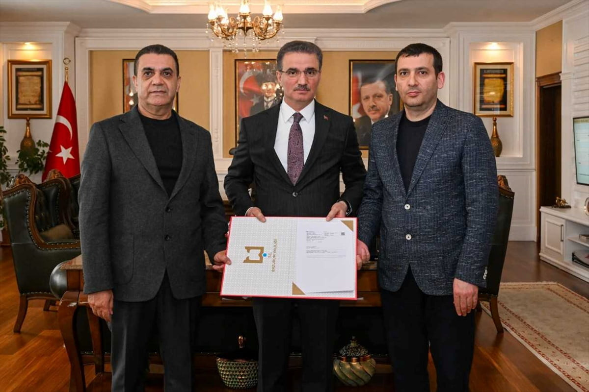 Erzurum'da, iş adamı Gazze'de ihtiyaç sahiplerine ulaştırılması amacıyla AFAD aracılığıyla 1...