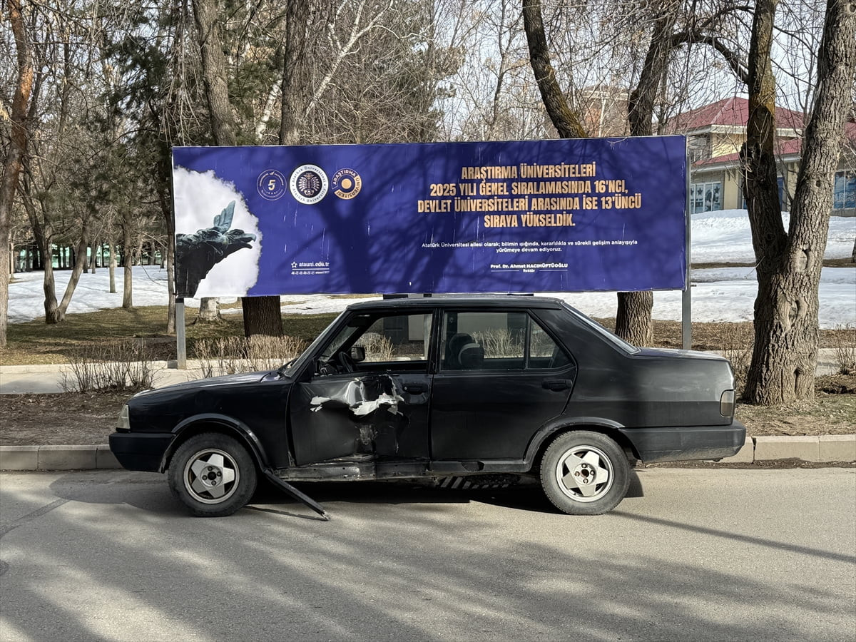 Erzurum'da otomobille çarpışan motosikletin sürücüsü ağır yaralandı.
