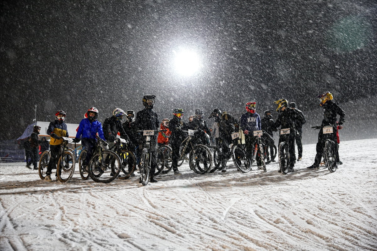 Erzurum'da Palandöken Kayak Merkezi'nde düzenlenecek olan Snowbike Türkiye Şampiyonası öncesinde...