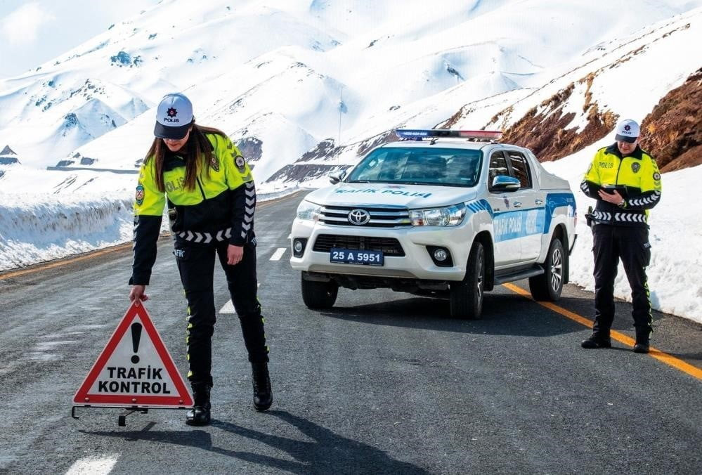 ERZURUM'DA POLİS SORUMLULUK BÖLGESİNDE, 2026 YILININ NİSAN AYINDA 112 MADDİ HASARLI KAZA MEYDANA...