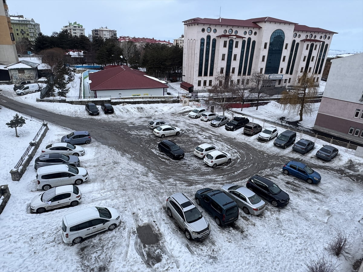 Erzurum'da son günlerde yağan karın ardından soğuk hava etkisini sürdürdü. Soğuk hava nedeniyle...