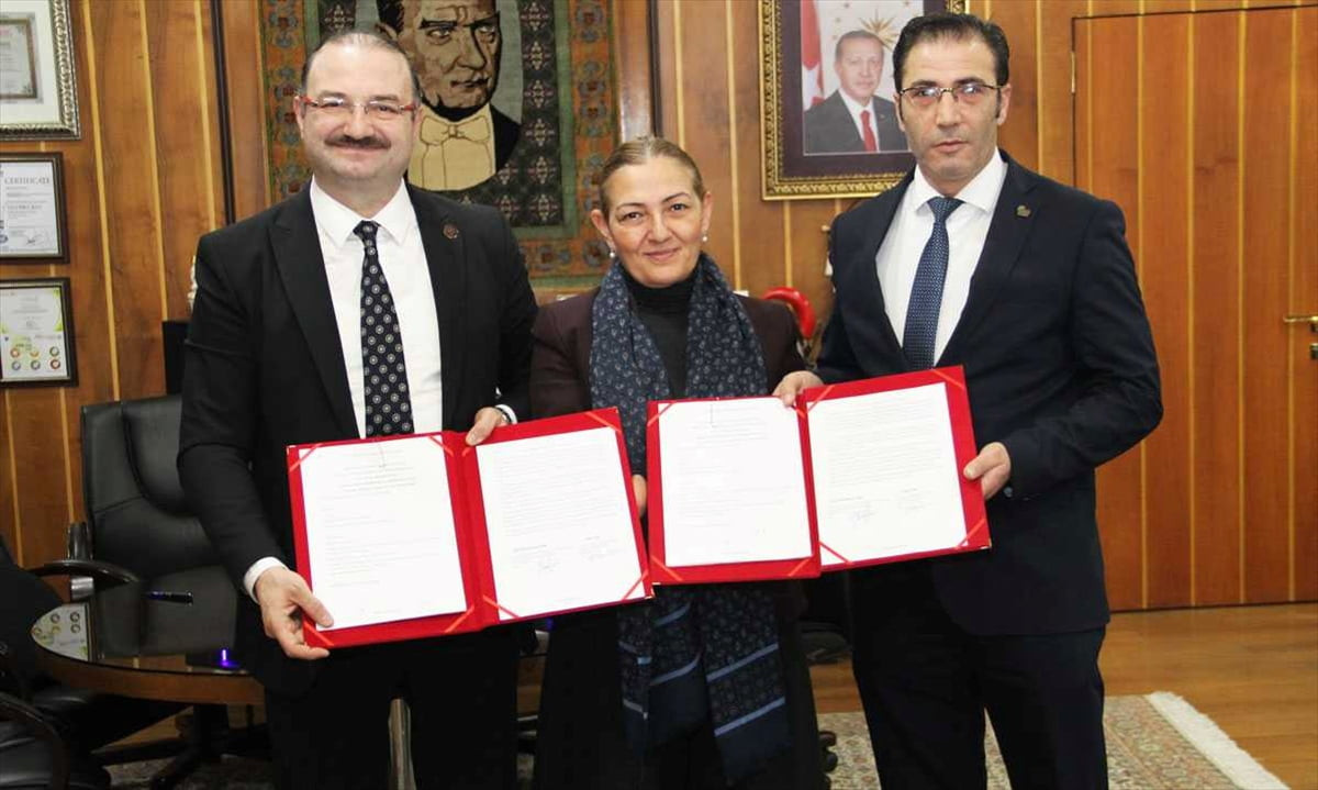 Erzurum'da Sosyal Gelişmeyi Destekleme Programı (SOGEP) kapsamında, halı dokuma alanında yeni...