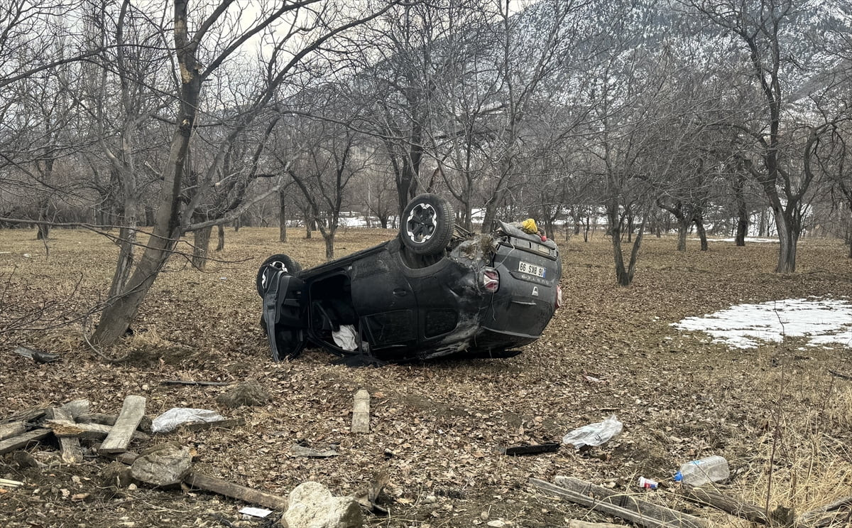 Erzurum'da SUV tipi aracın devrilmesi sonucu 2 kişi yaralandı.