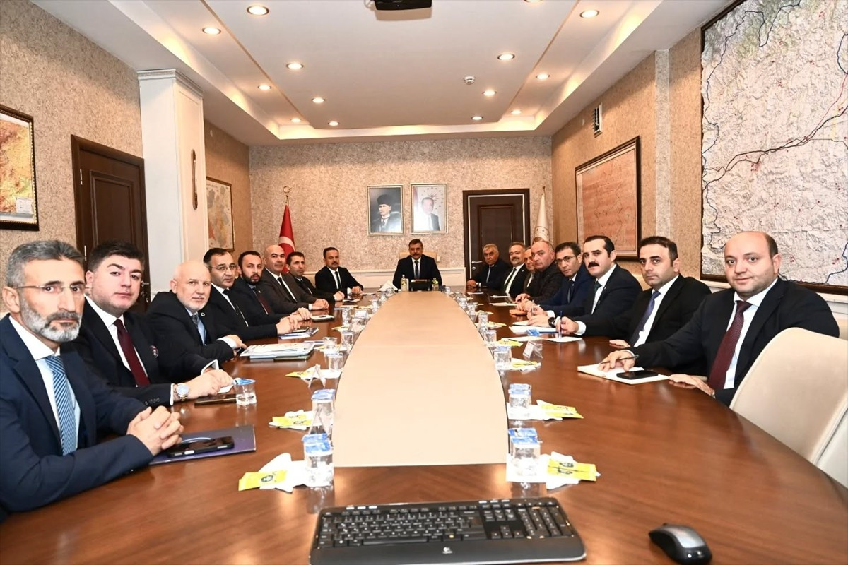 Erzurum'da Vali Mustafa Çiftçi başkanlığında kentte "model fabrika" kurulması için toplantı...
