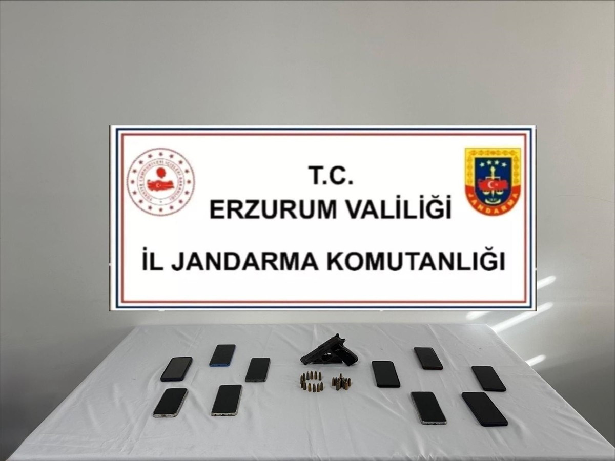Erzurum'un Karayazı ilçesinde 19 yıl önceki faili meçhul ölümle ilgili yakalanan 9 zanlıdan 2'si...