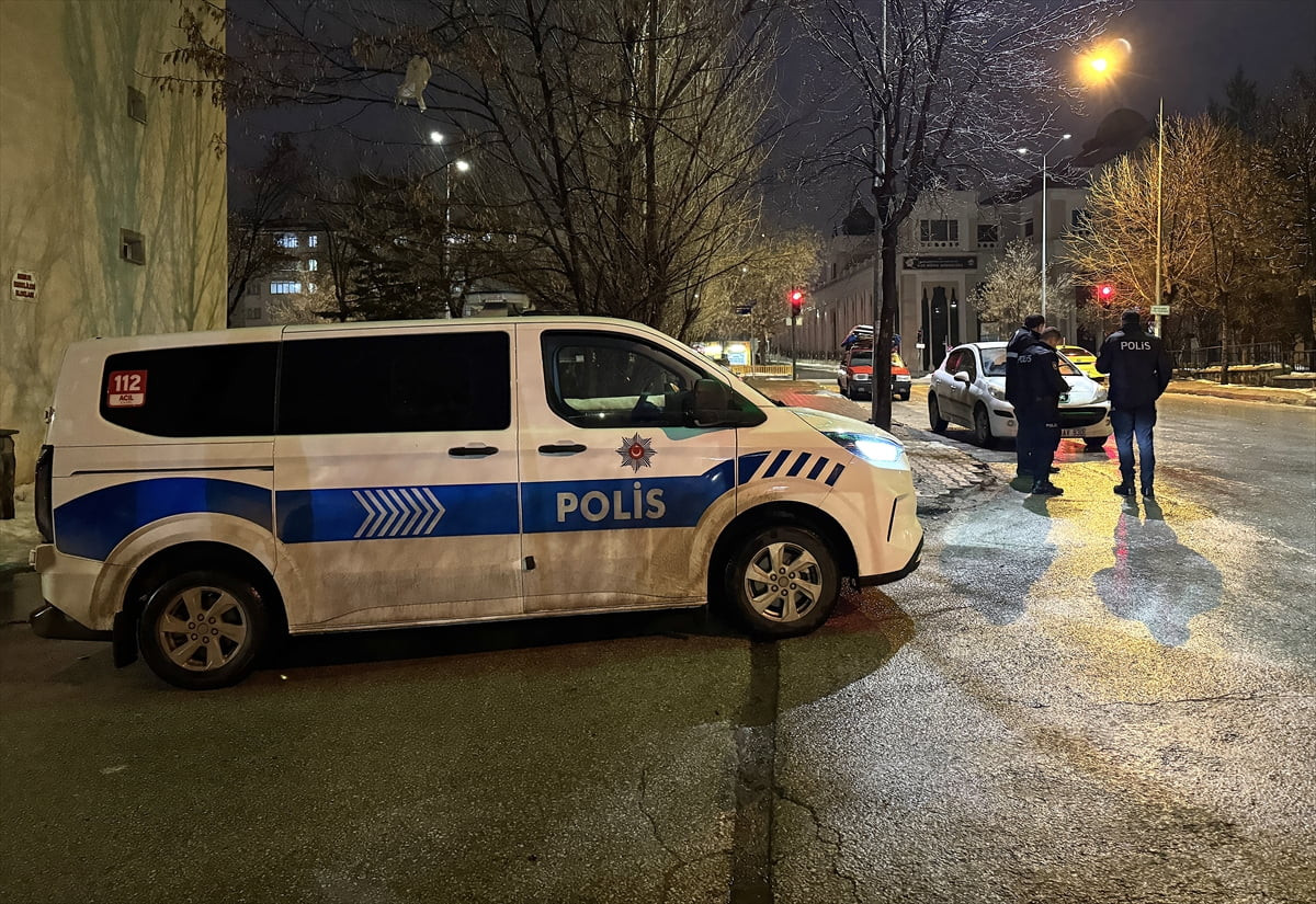 Erzurum'un Palandöken ilçesinde, taksinin çarptığı kişi ağır yaralandı. Olay yeri inceleme...