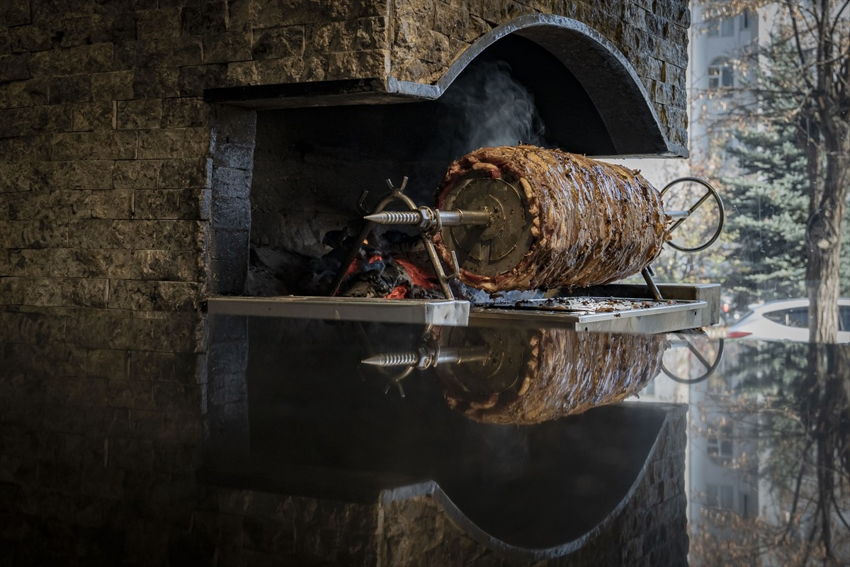 Erzurum'un tescilli lezzeti cağ kebabı, uluslararası gastronomi vitrininde yine zirvedeki yemekler...