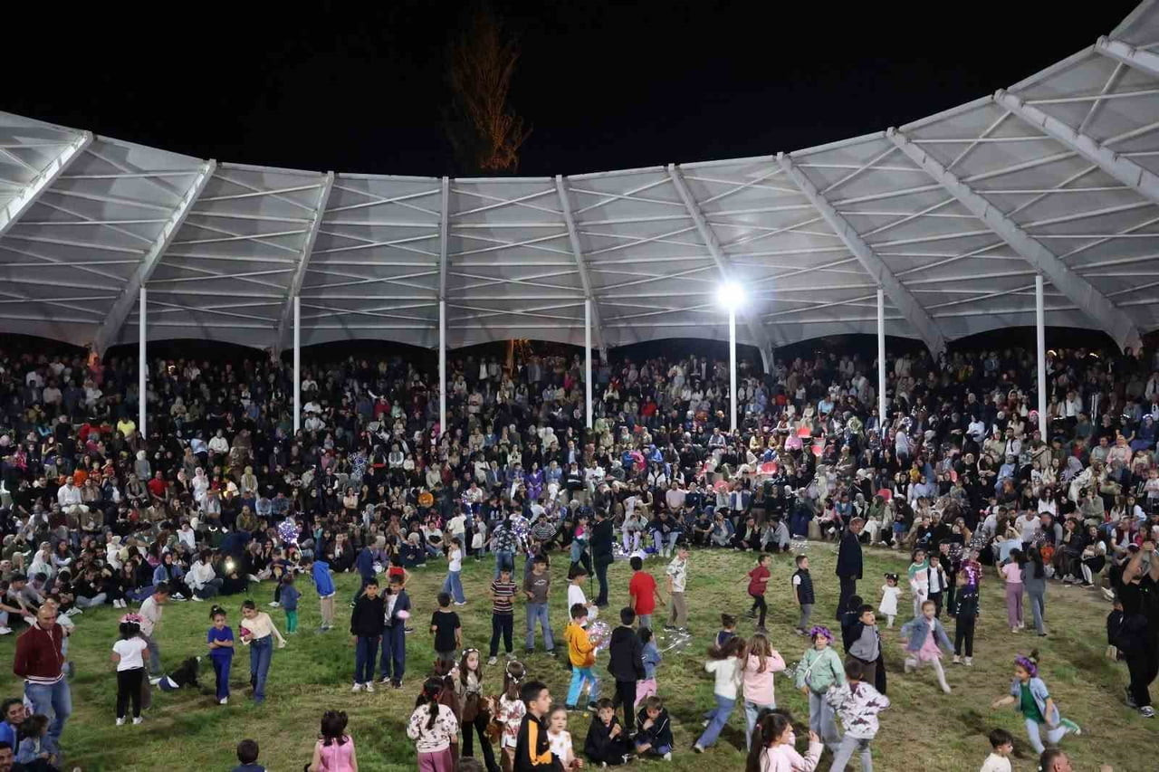 ERZURUM'UN UZUNDERE İLÇESİNDE BU YIL DÜZENLENEN TORTUM ŞELALESİ FESTİVALİ, BİNLERCE VATANDAŞIN...