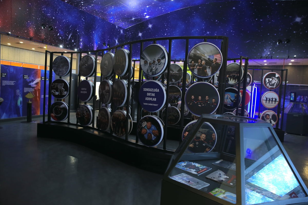 Erzurum’da çocuklara Türkiye’nin uzay çalışmaları ve insanlı uzay misyonunu tanıtmak amacıyla...