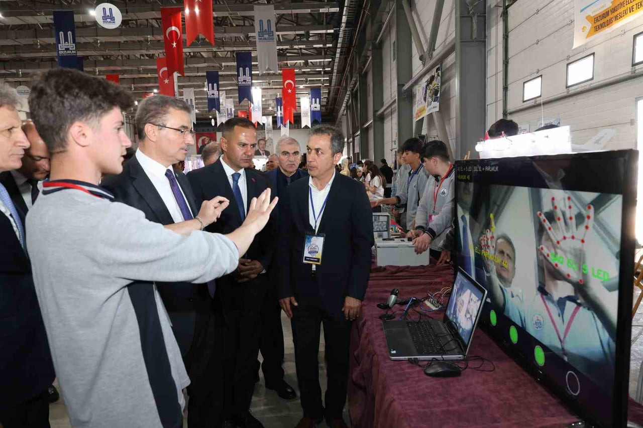 ERZURUM’DA MESLEKİ VE TEKNİK EĞİTİMİN GÜCÜNÜ, ÜRETİMİN DEĞERİNİ VE GENÇLERİN YETENEKLERİNİ ORTAYA...