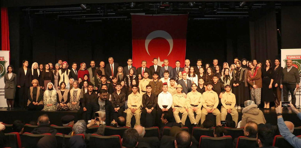 ERZURUM’DA SAHNELENEN ‘ÇANAKKALE DESTANI ORATORYOSU’YLA İLGİLİ OLARAK “BAYBURT BAYBURT OLALI BÖYLE...