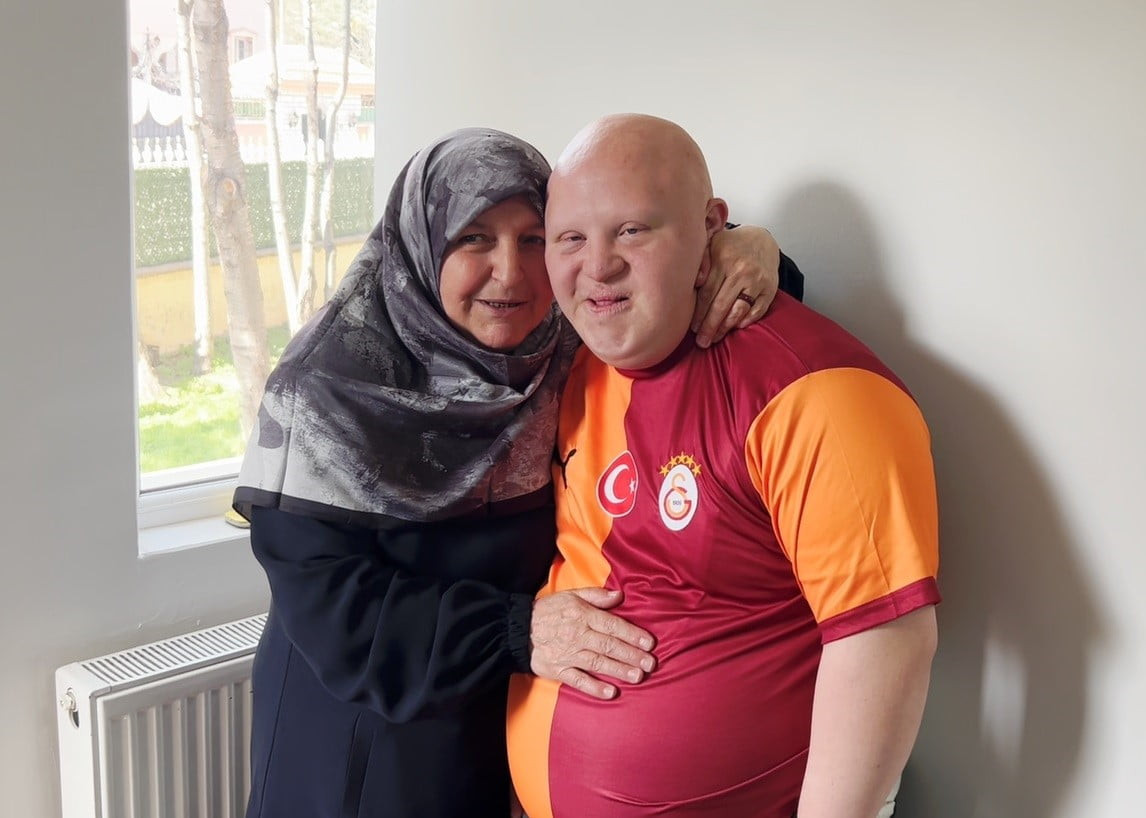 ERZURUM’DA YAŞAYAN 52 YAŞINDAKİ NURAN SAĞLAM, 20 YAŞINDAKİ DOWN SENDROMLU OĞLU MUHAMMET HANİFİ...