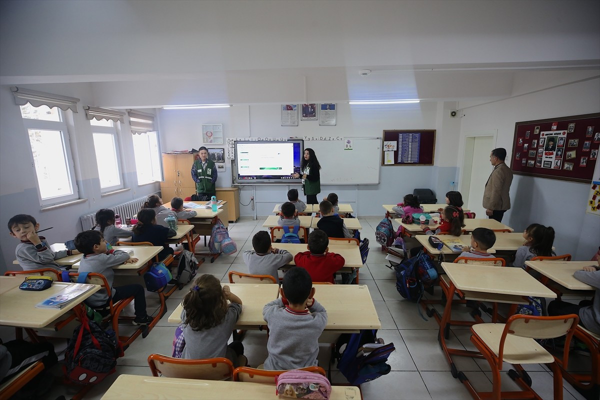 Erzurum’da Yeşilay Şubesinin gençlik komisyonu üyeleri, bağımlılıkla mücadeleyi güçlendirmek...