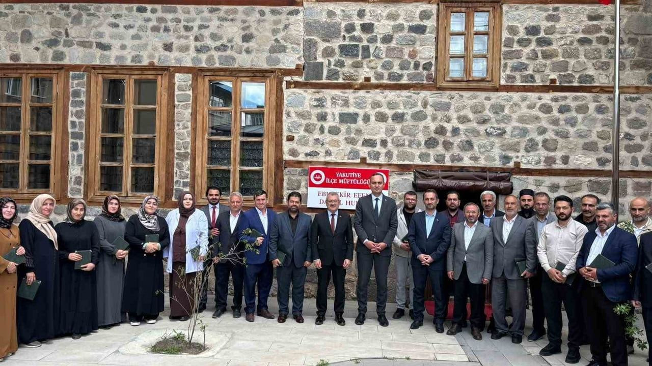 Erzurum'daki Ebubekir Efendi Daru’l Huffaz, başarılı dönem sonu programını düzenledi