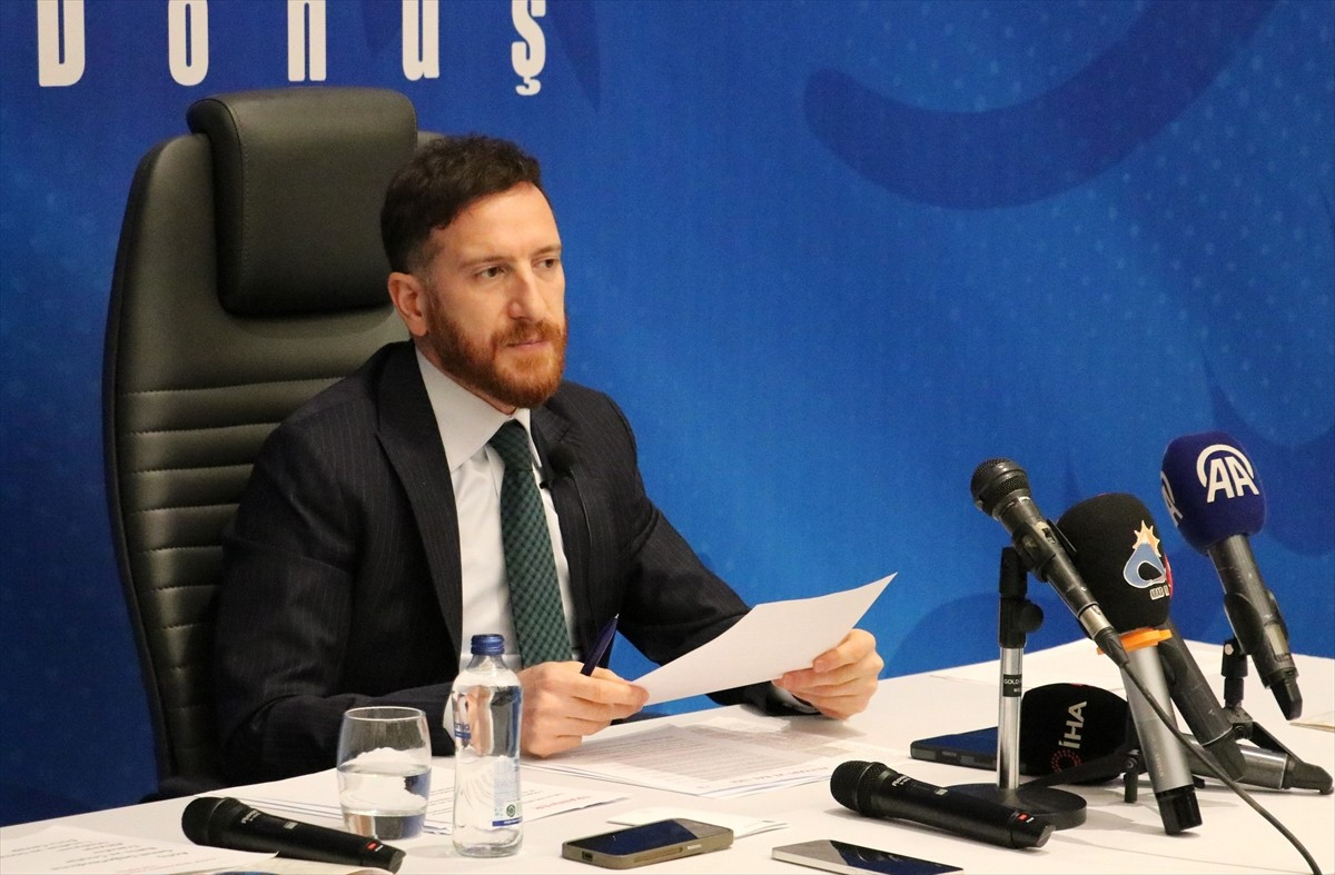 Erzurumspor FK Başkanı Ahmet Dal, düzenlediği basın toplantısında, mavi-beyazlı takımın...