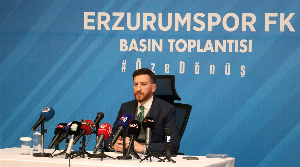 Erzurumspor FK Başkanı Ahmet Dal, kentteki bir otelde düzenlediği basın toplantısında, geride...
