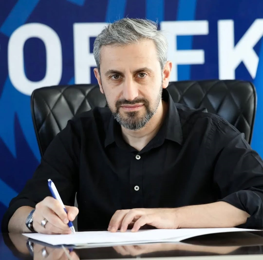 ERZURUMSPOR FK TEKNİK DİREKTÖRÜ SERKAN ÖZBALTA, MAVİ-BEYAZLI EKİBİN SÜPER LİG’E YÜKSELDİĞİ SEZONDA...